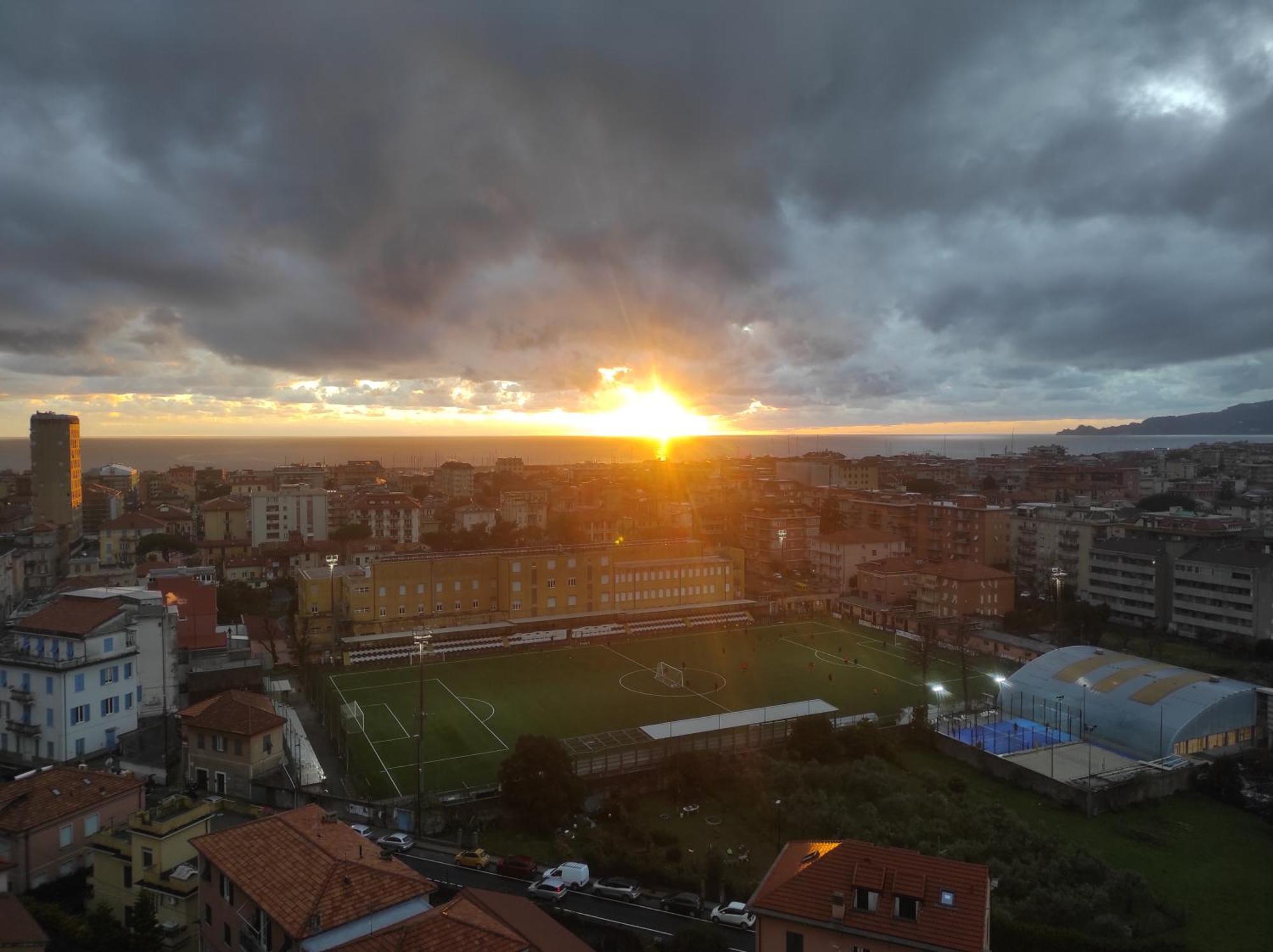 Super Vista Al Grattacielo Di Lavagna Apartment ภายนอก รูปภาพ